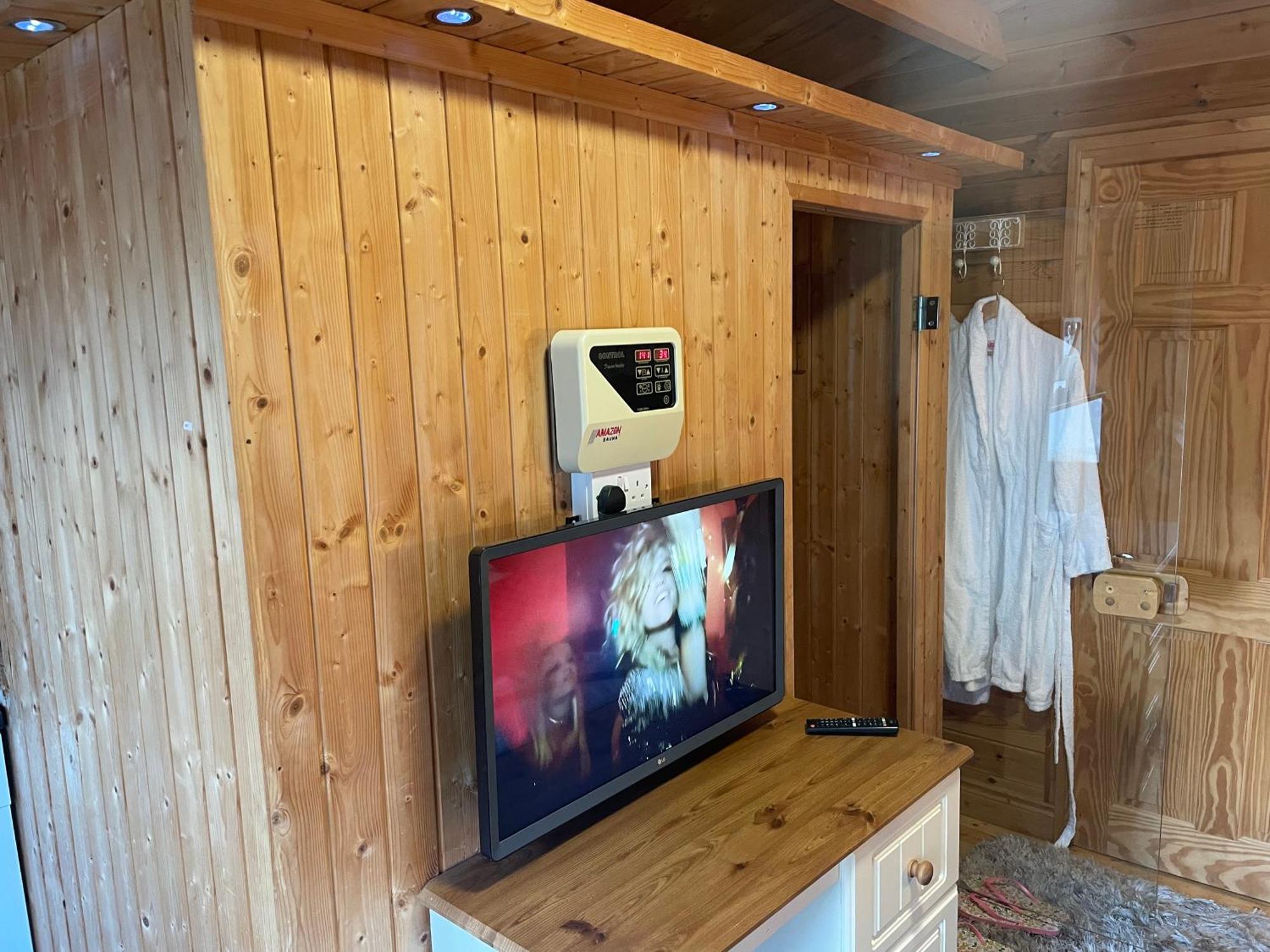 Chalet Free Sauna & Spa Superking Bed Killaloo Exteriör bild